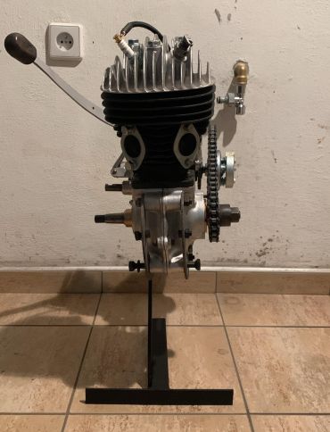 Foto k článku Výroba stojánku na motor