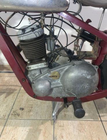 Foto k článku Restaurování Jawy 350 SV